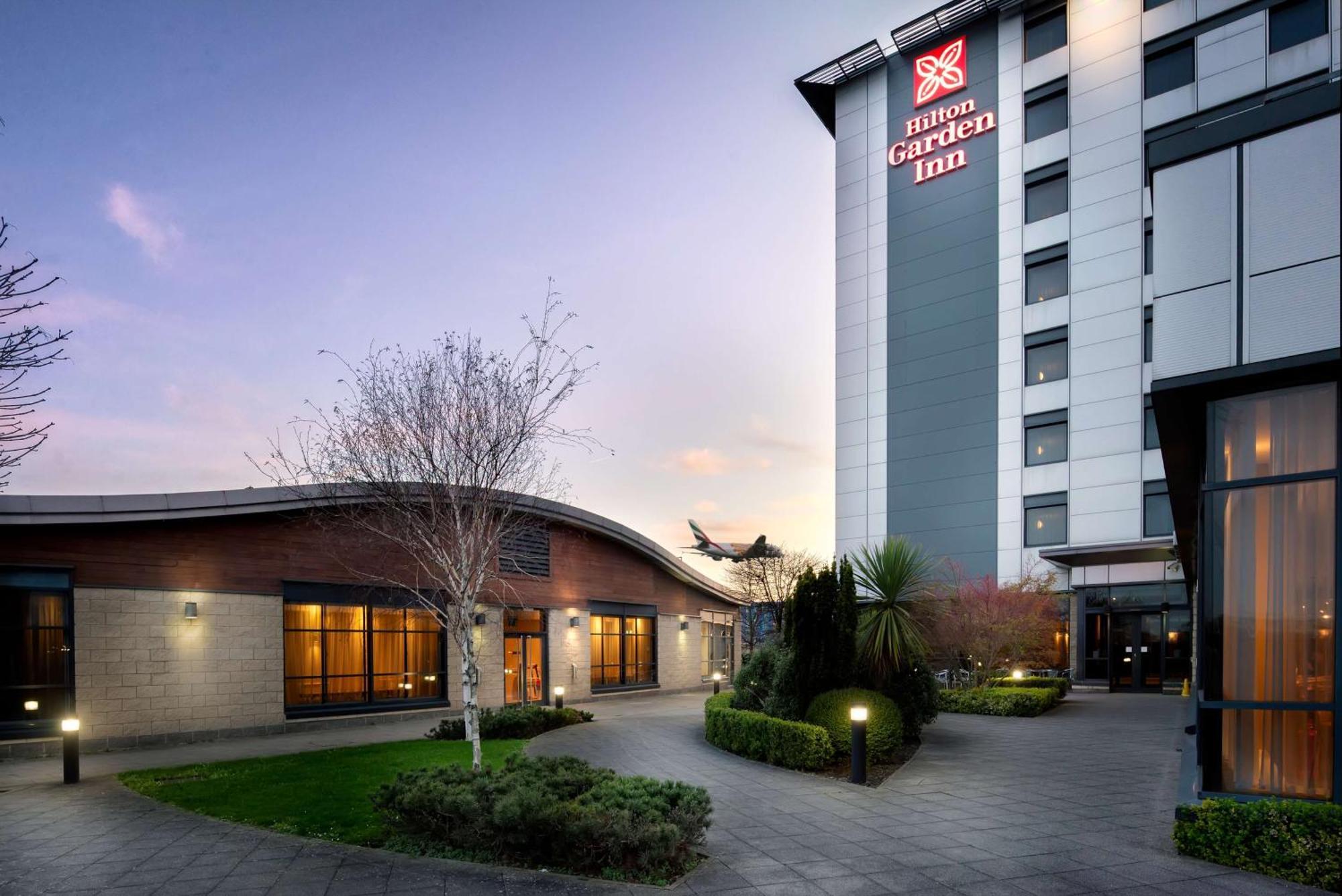 Hilton Garden Inn London Heathrow Airport Hillingdon Exterior photo